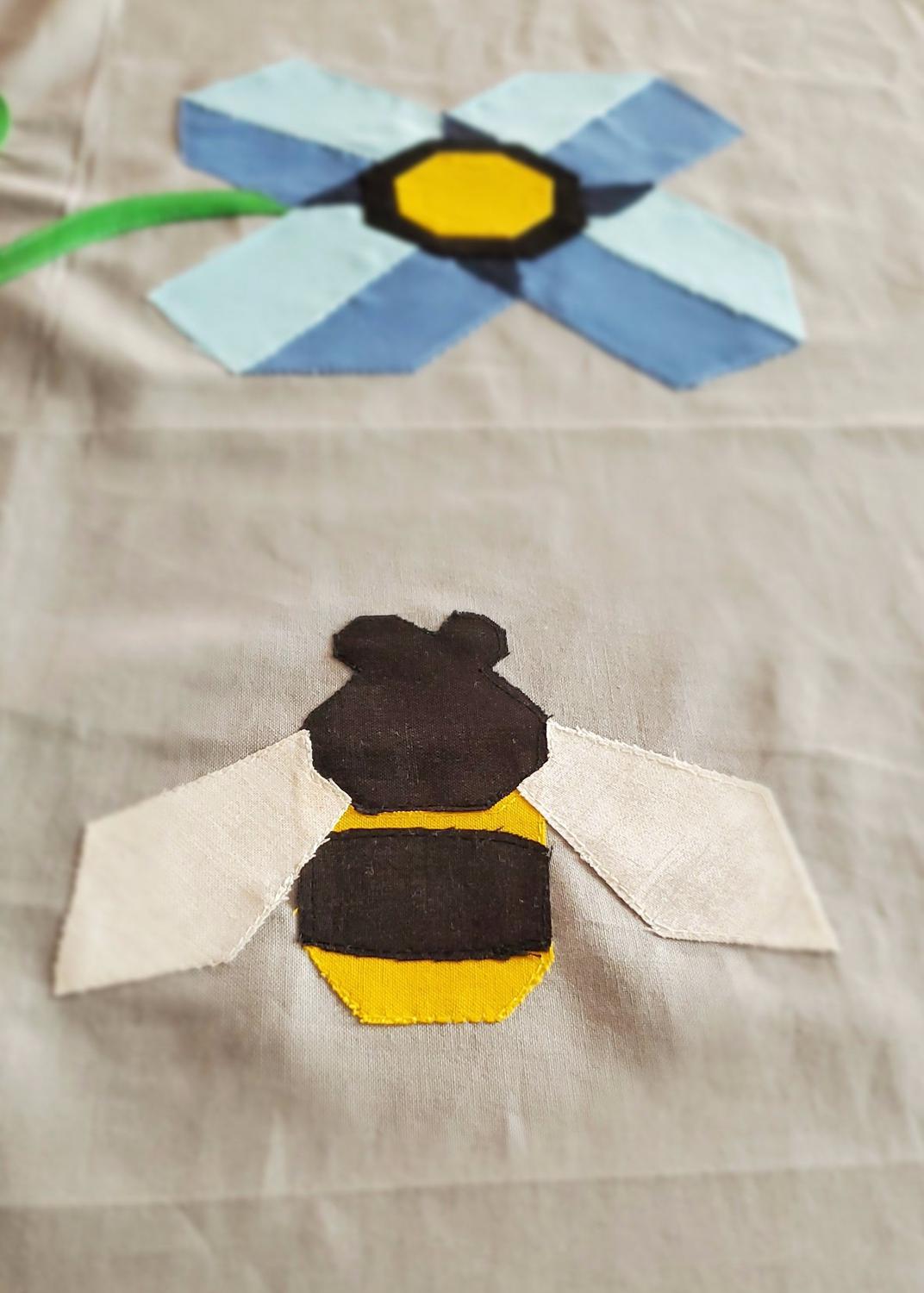 Bee True Blue Mini Quilt Kit