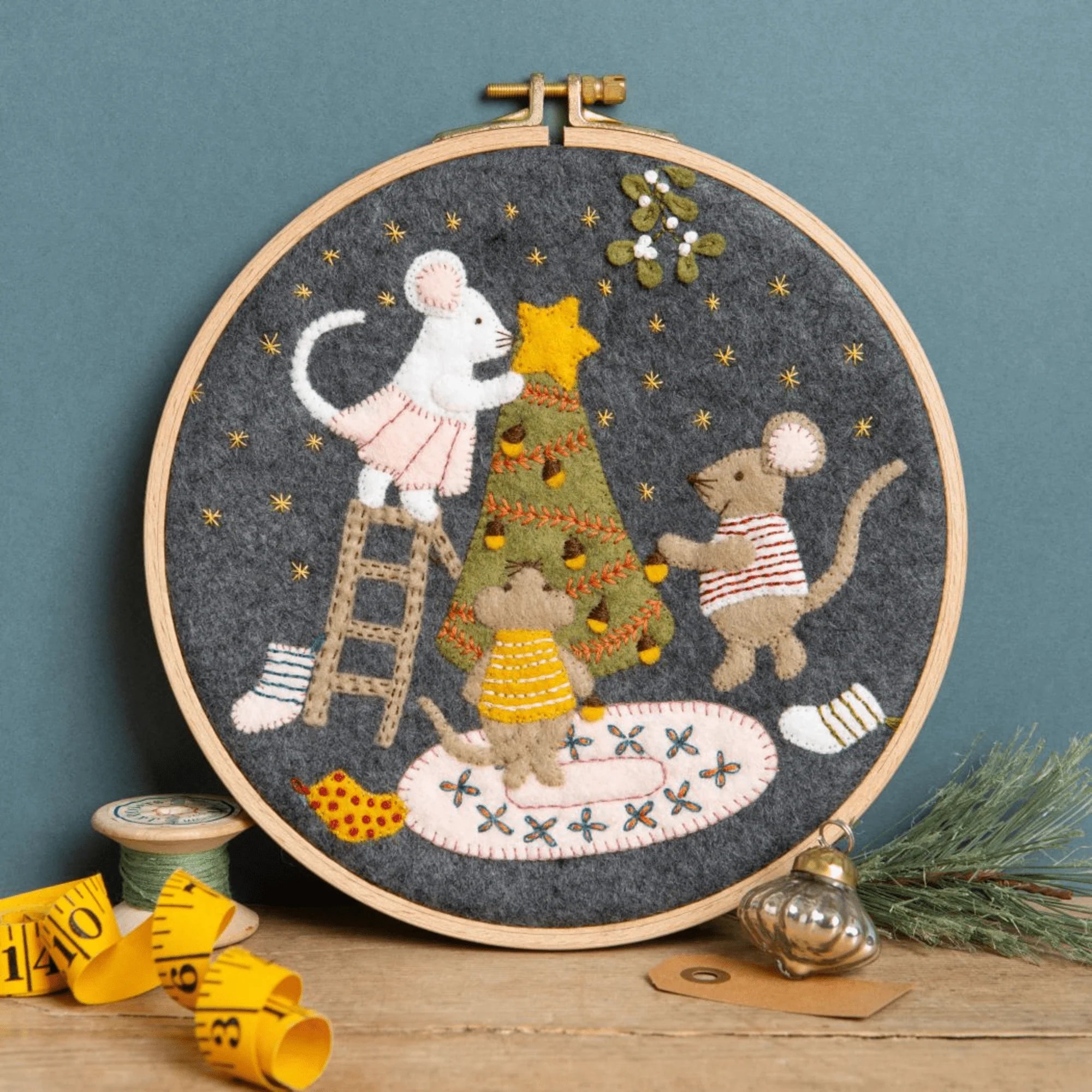 Christmas with the Mouse Family Appliqué Hoop Craft Kit