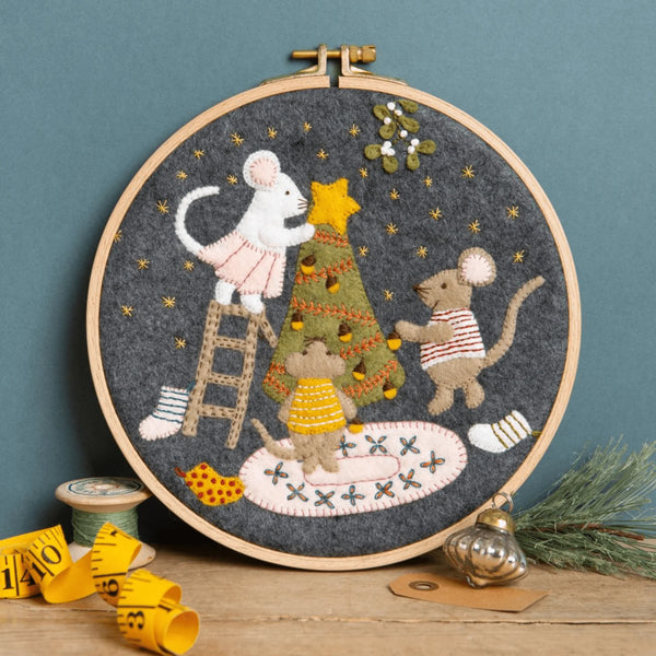 Christmas with the Mouse Family Appliqué Hoop Craft Kit