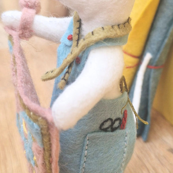 Little Mouse Makes a Quilt Embroidery Felt Craft Kit